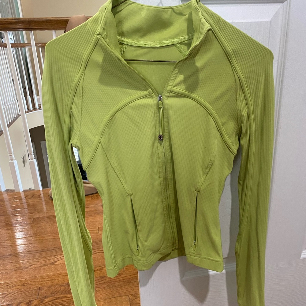 Define lululemon jacket size 4